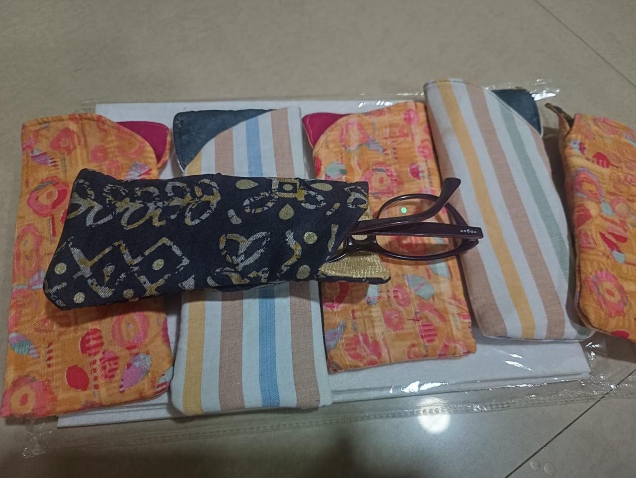 CLOTH COVER FOR EYEGLASSES